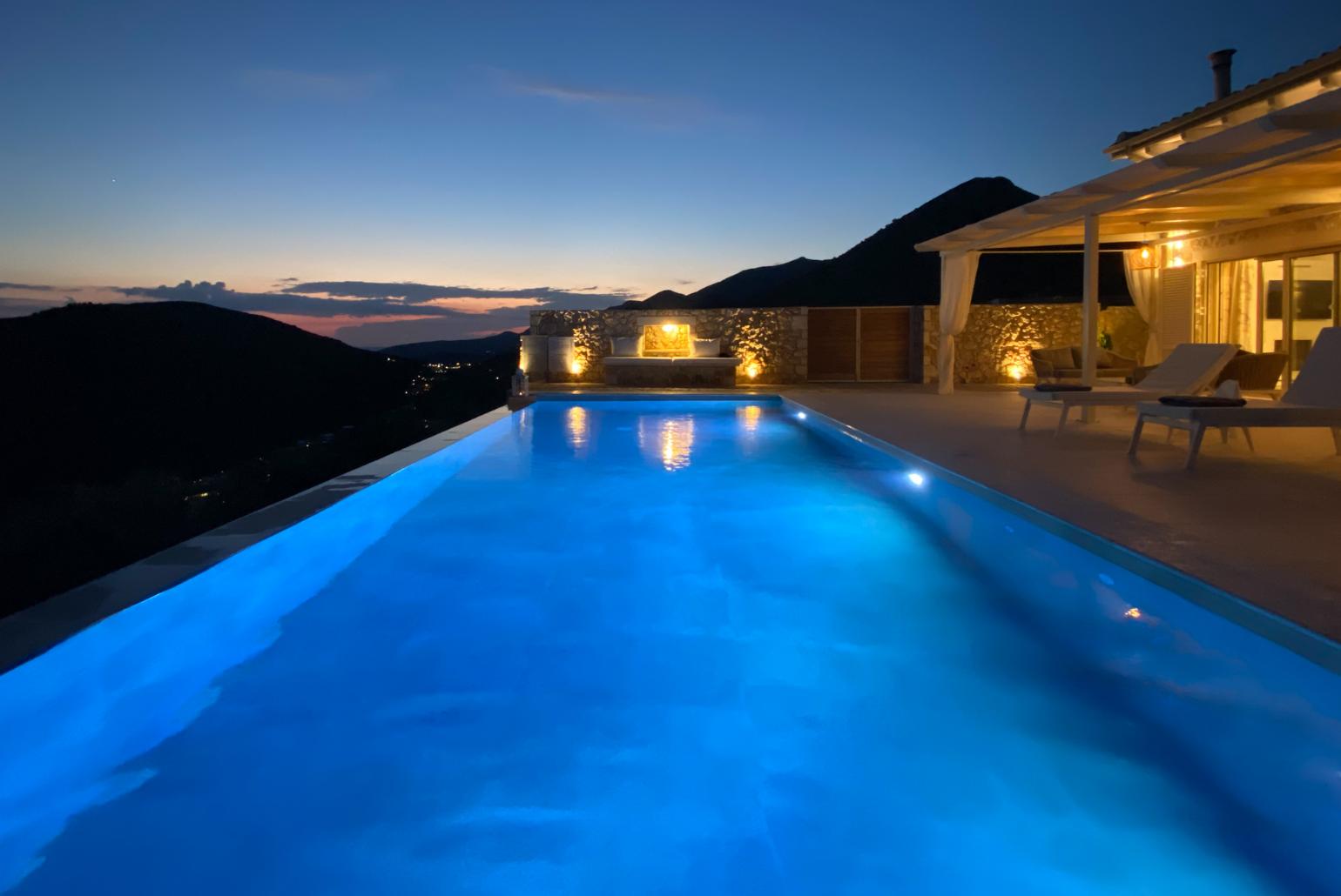Night view of Villa Horizon Blue