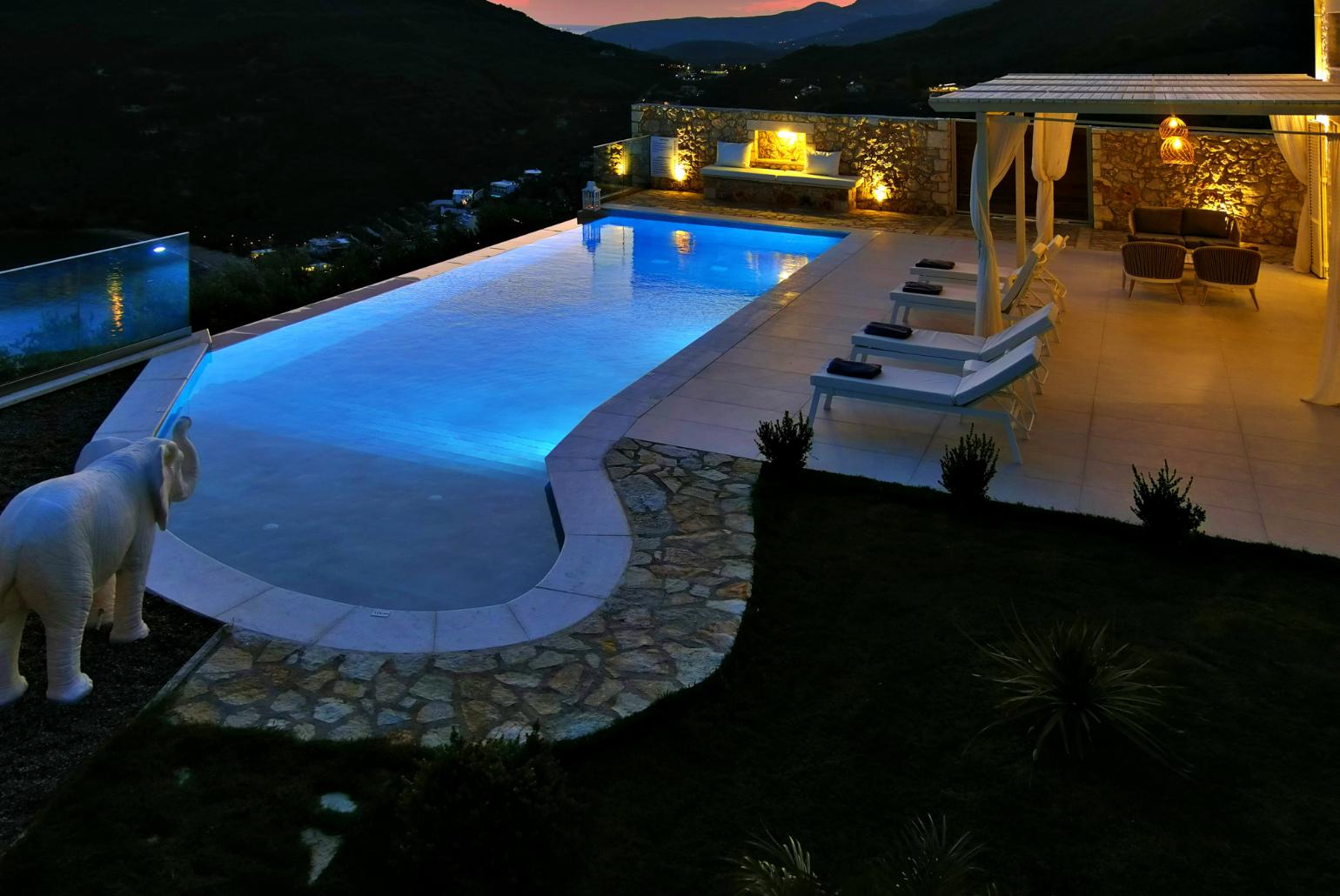 Night view of Villa Horizon Blue