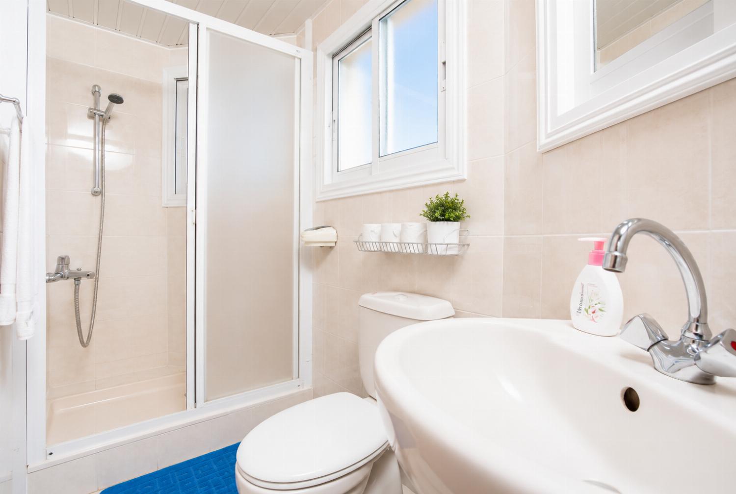 En suite bathroom with shower