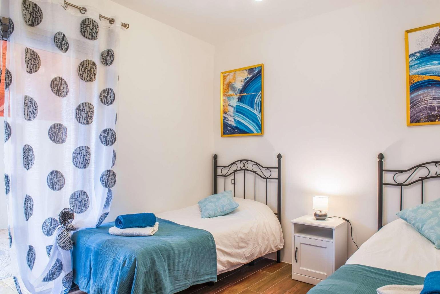 Twin bedroom