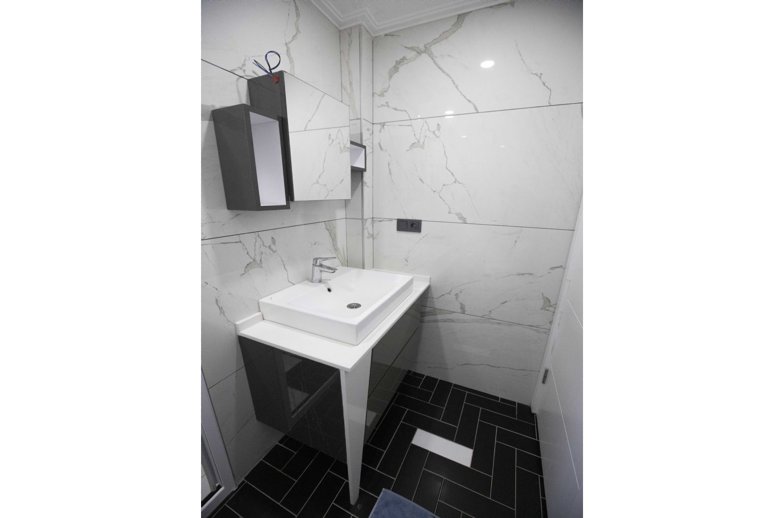 En suite bathroom with shower