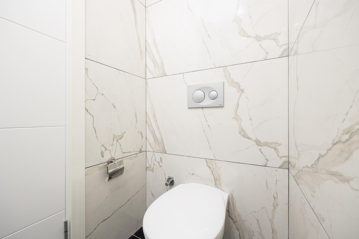 En suite bathroom with shower