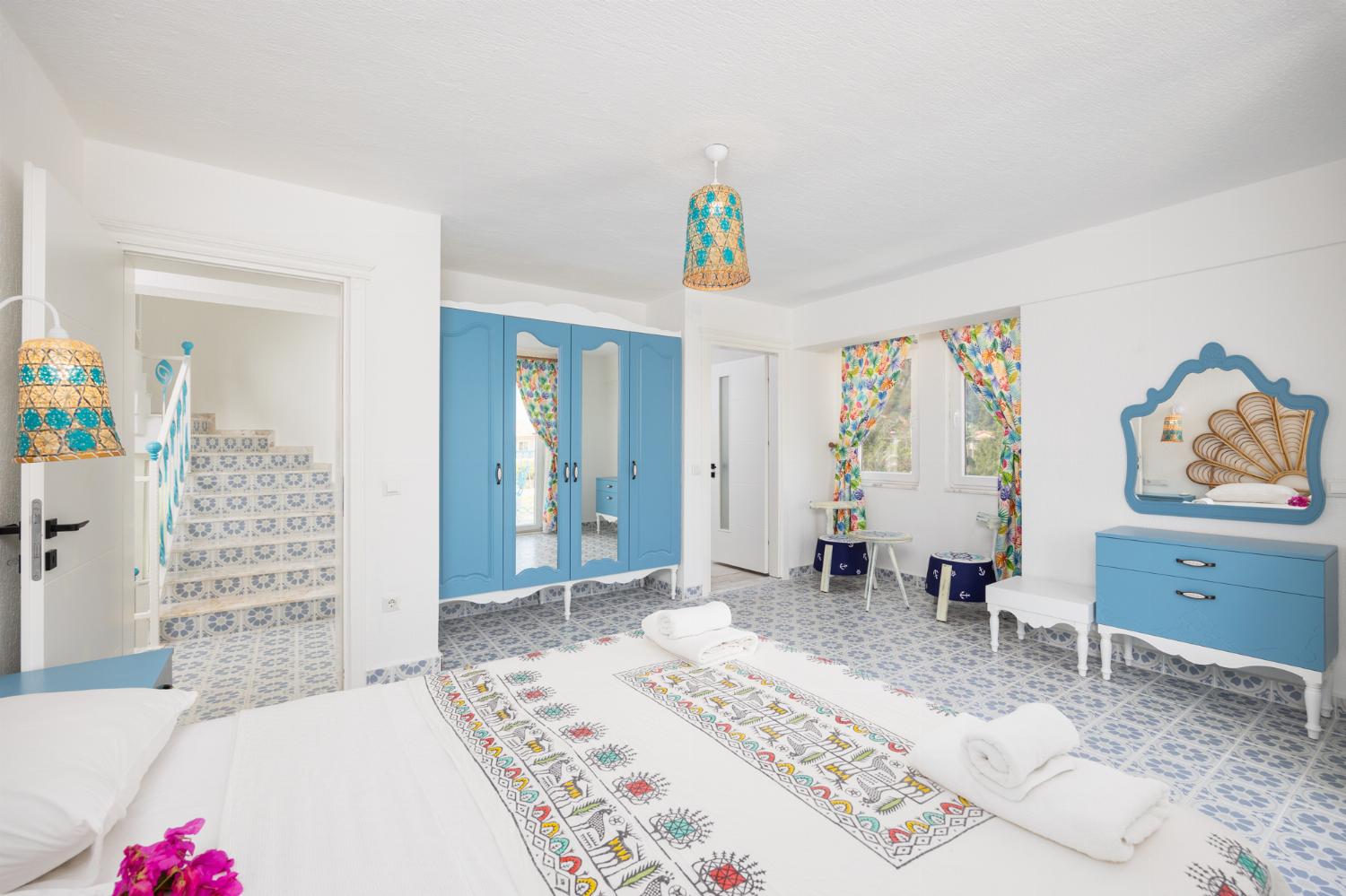 Double bedroom with en suite bathroom and A/C