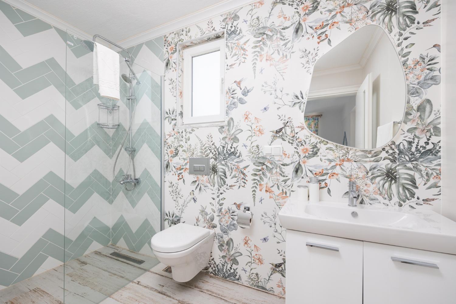 En suite bathroom with shower