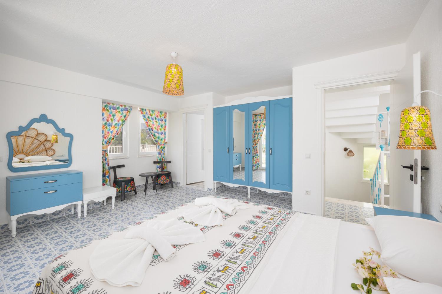 Double bedroom with en suite bathroom and A/C