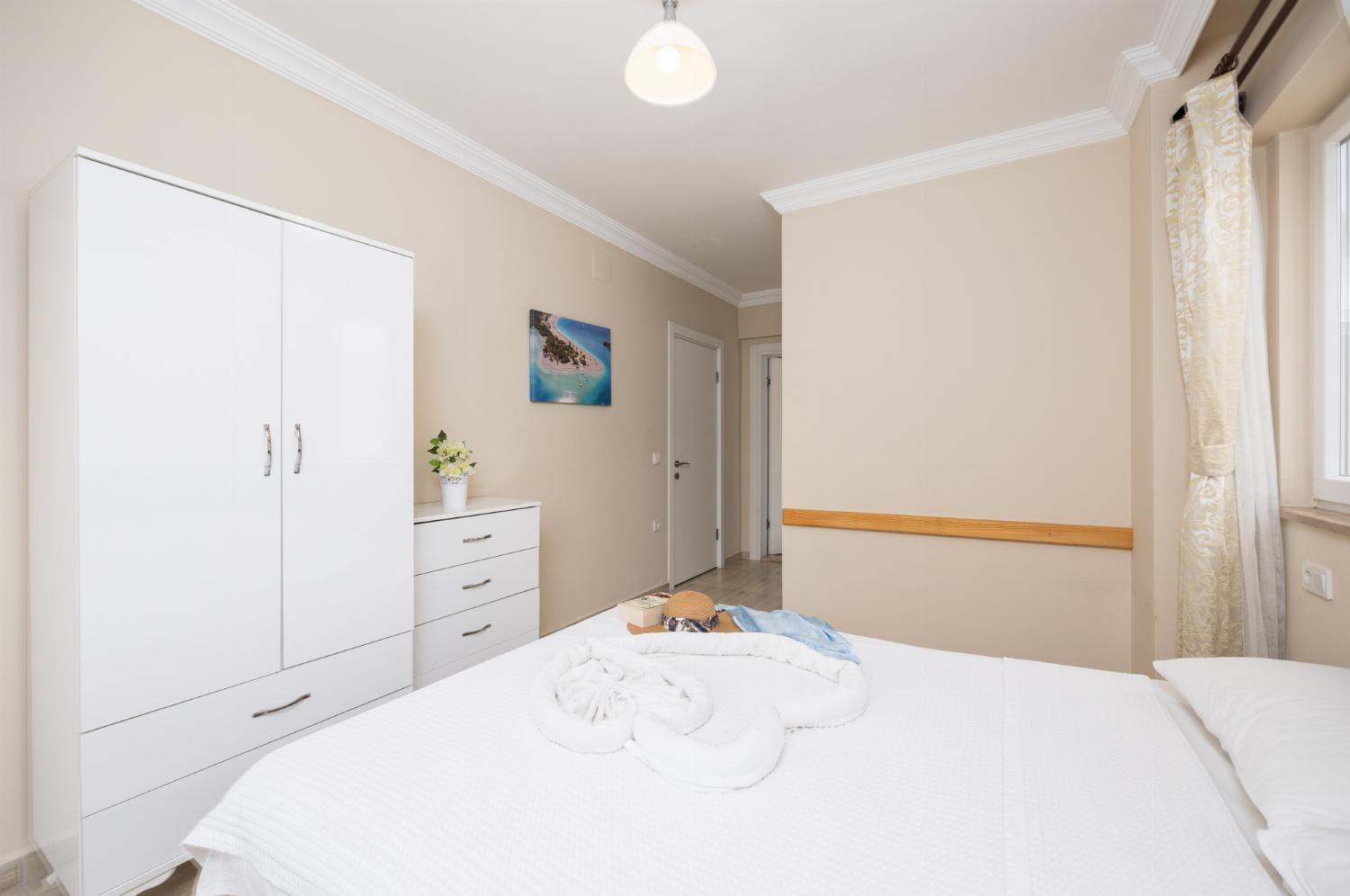 Double bedroom with en suite bathroom and A/C