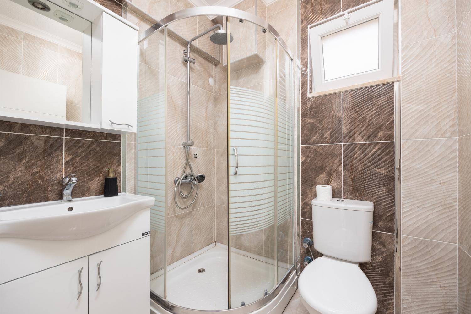 En suite bathroom with shower