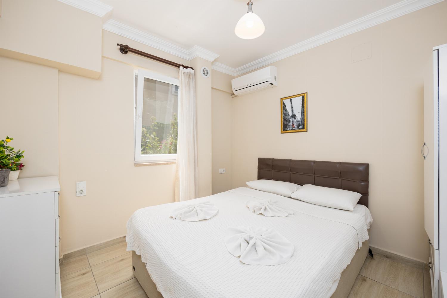 Double bedroom with en suite bathroom and A/C