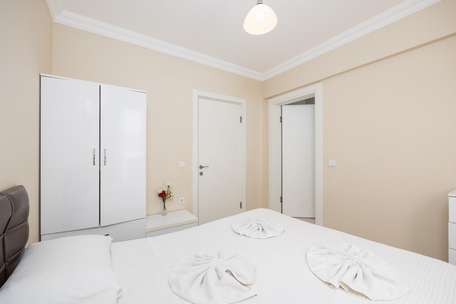 Double bedroom with en suite bathroom and A/C
