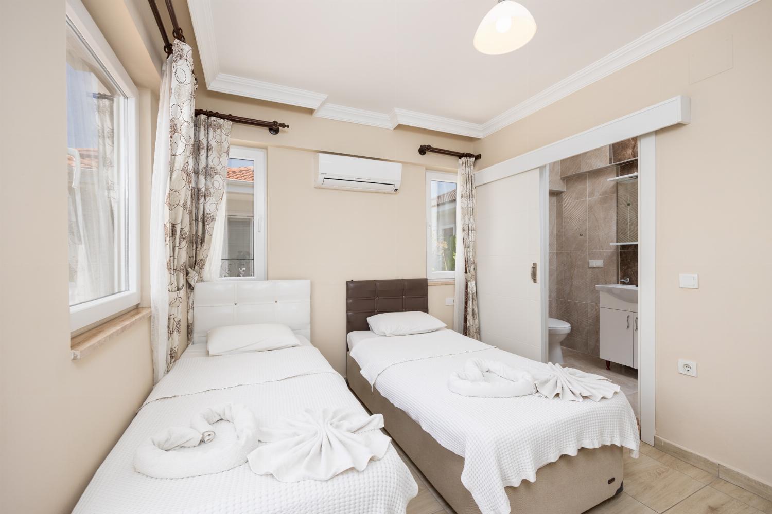 Twin bedroom with en suite bathroom and A/C