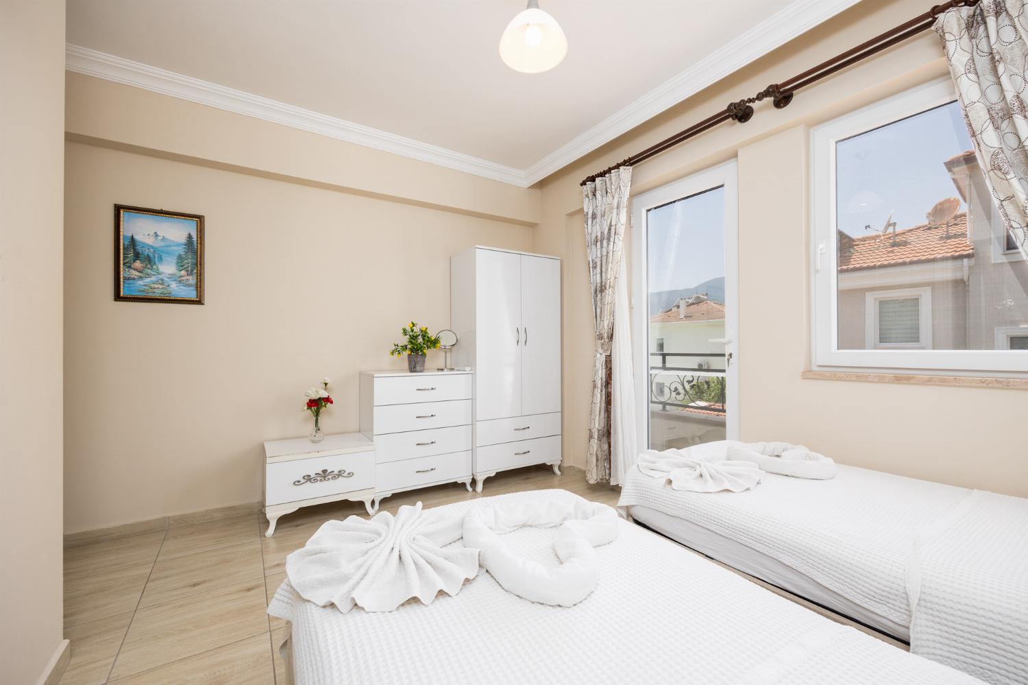 Twin bedroom with en suite bathroom and A/C