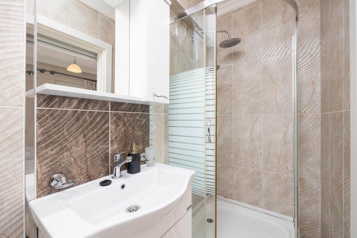 En suite bathroom with shower