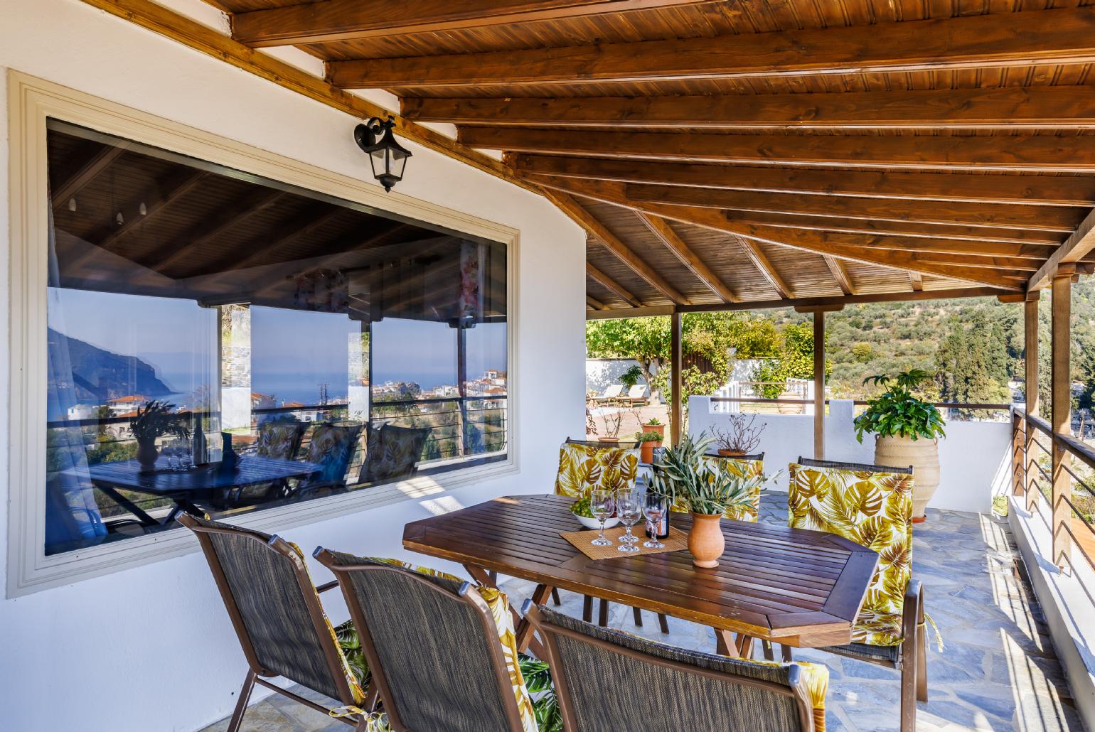 Terrace with dining table and sea view 