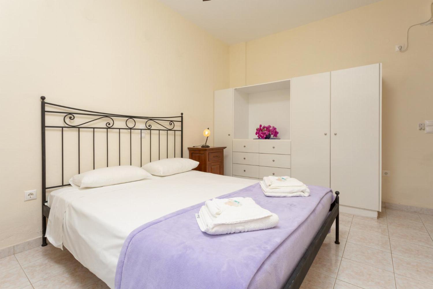 Double bedroom on ground floor, with en suite bathroom, A/C