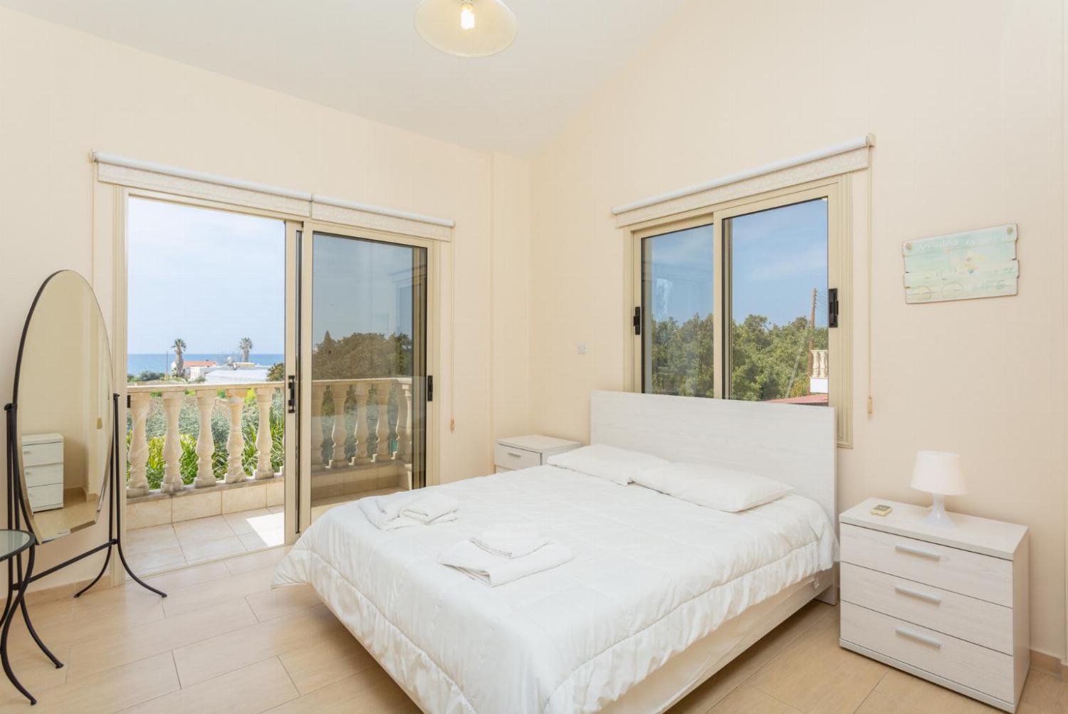 Double bedroom with en suite bathroom, A/C, sea views, and balcony access