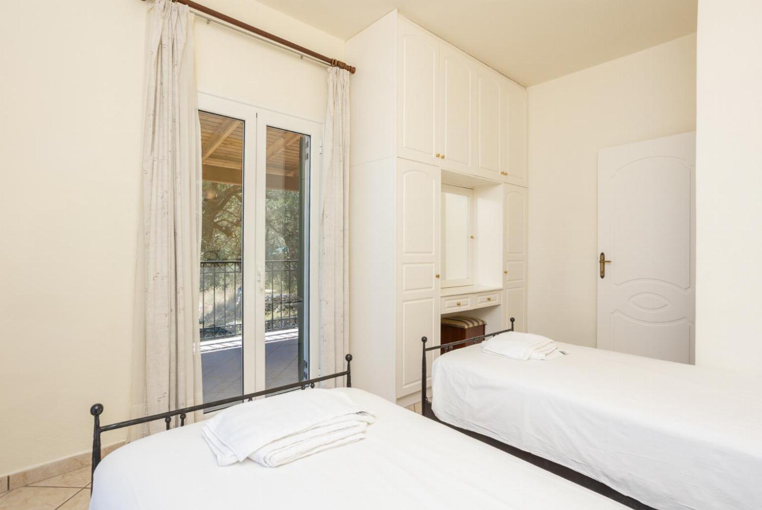 Twin bedroom with A/C and upper terrace access with sea views