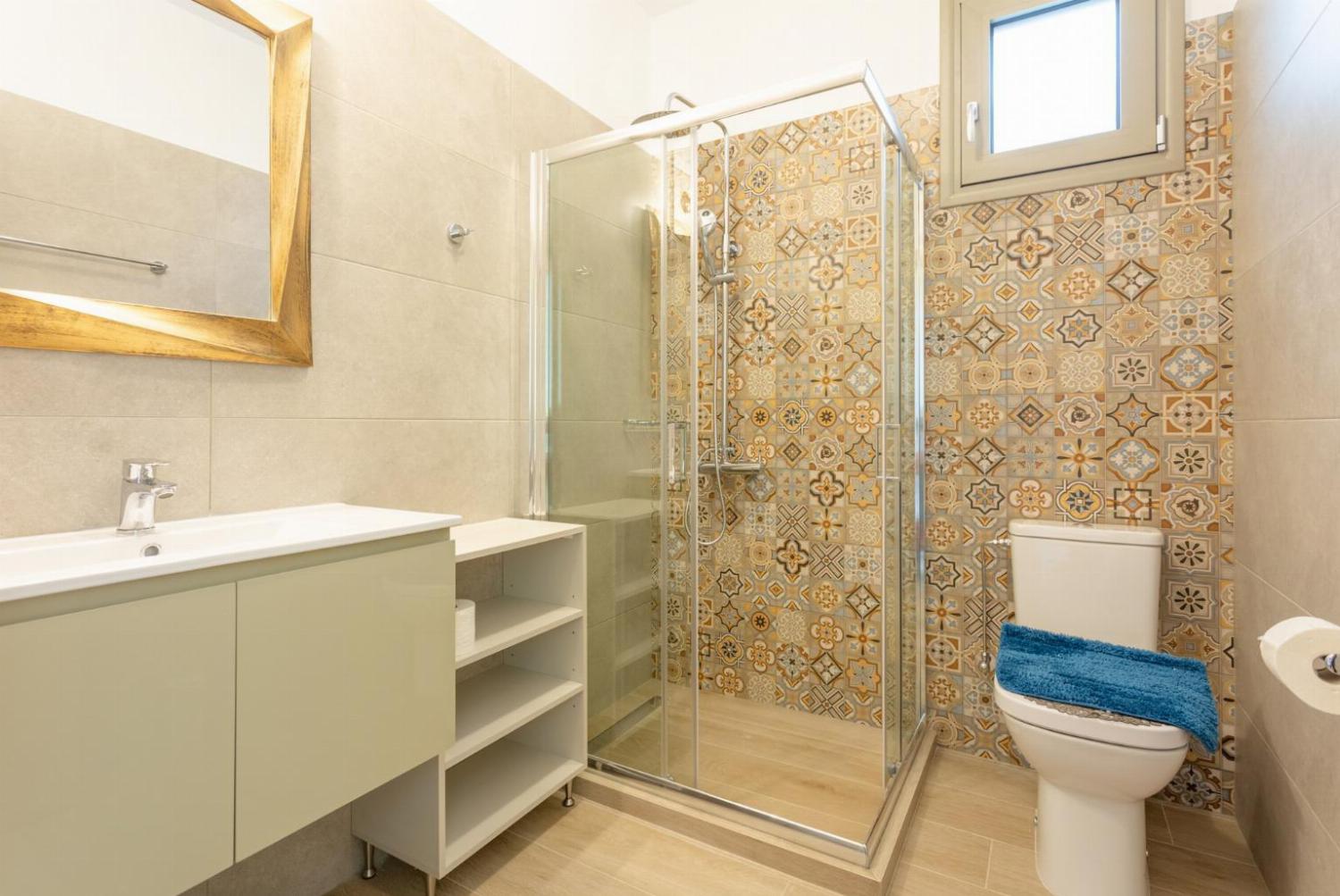 En suite bathroom with shower