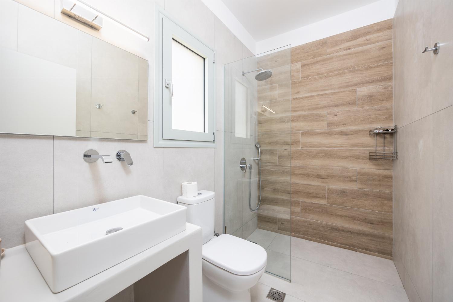 En suite bathroom with shower