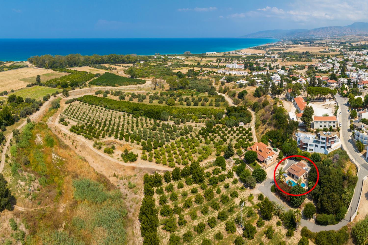 Aerial view showing location of Villa Windmill