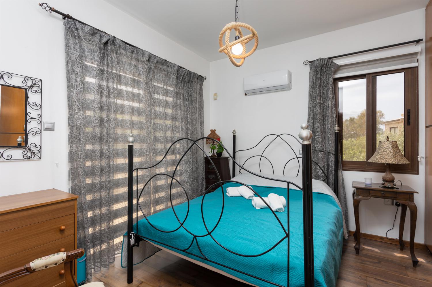 Main building: double bedroom with A/C and en suite (shower)