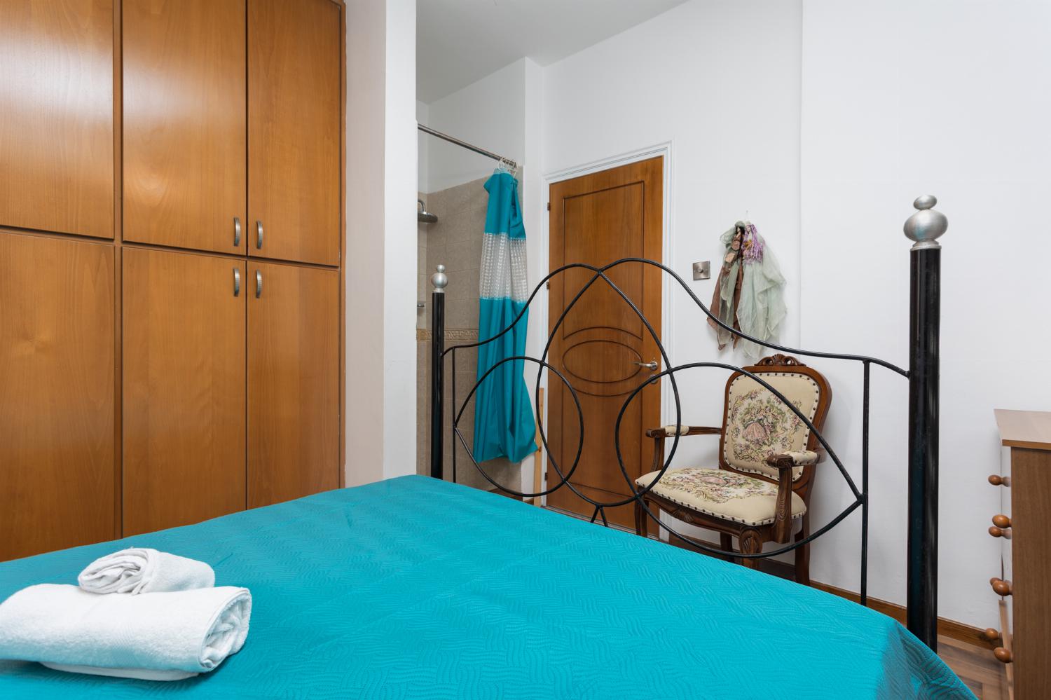 Main building: double bedroom with A/C and en suite (shower)