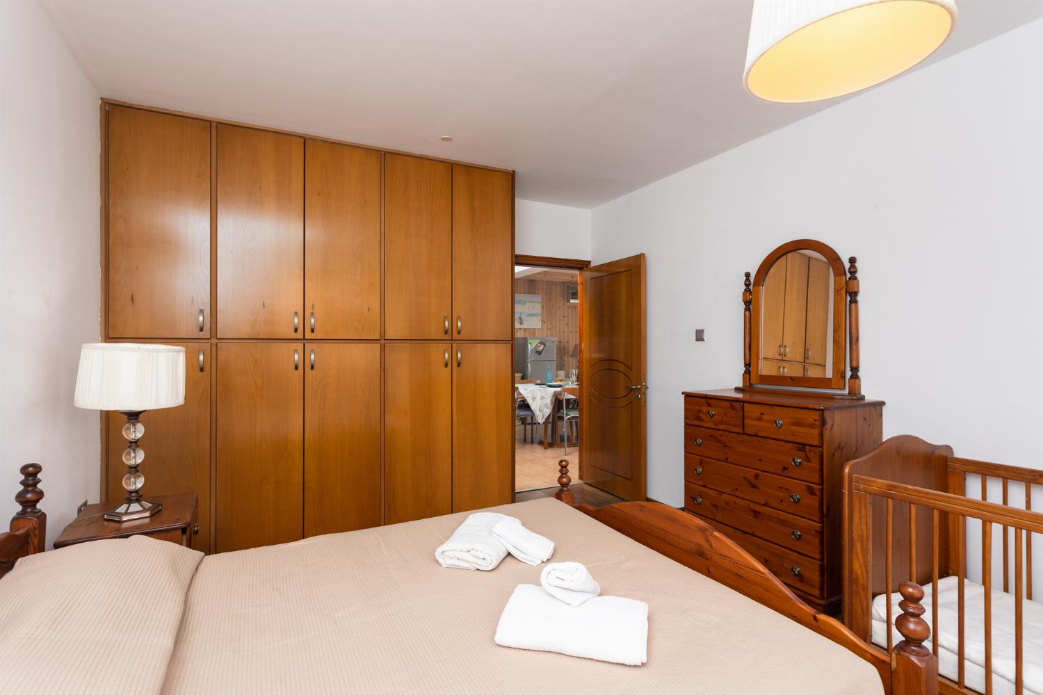 Front apartment: double bedroom with A/C and TV