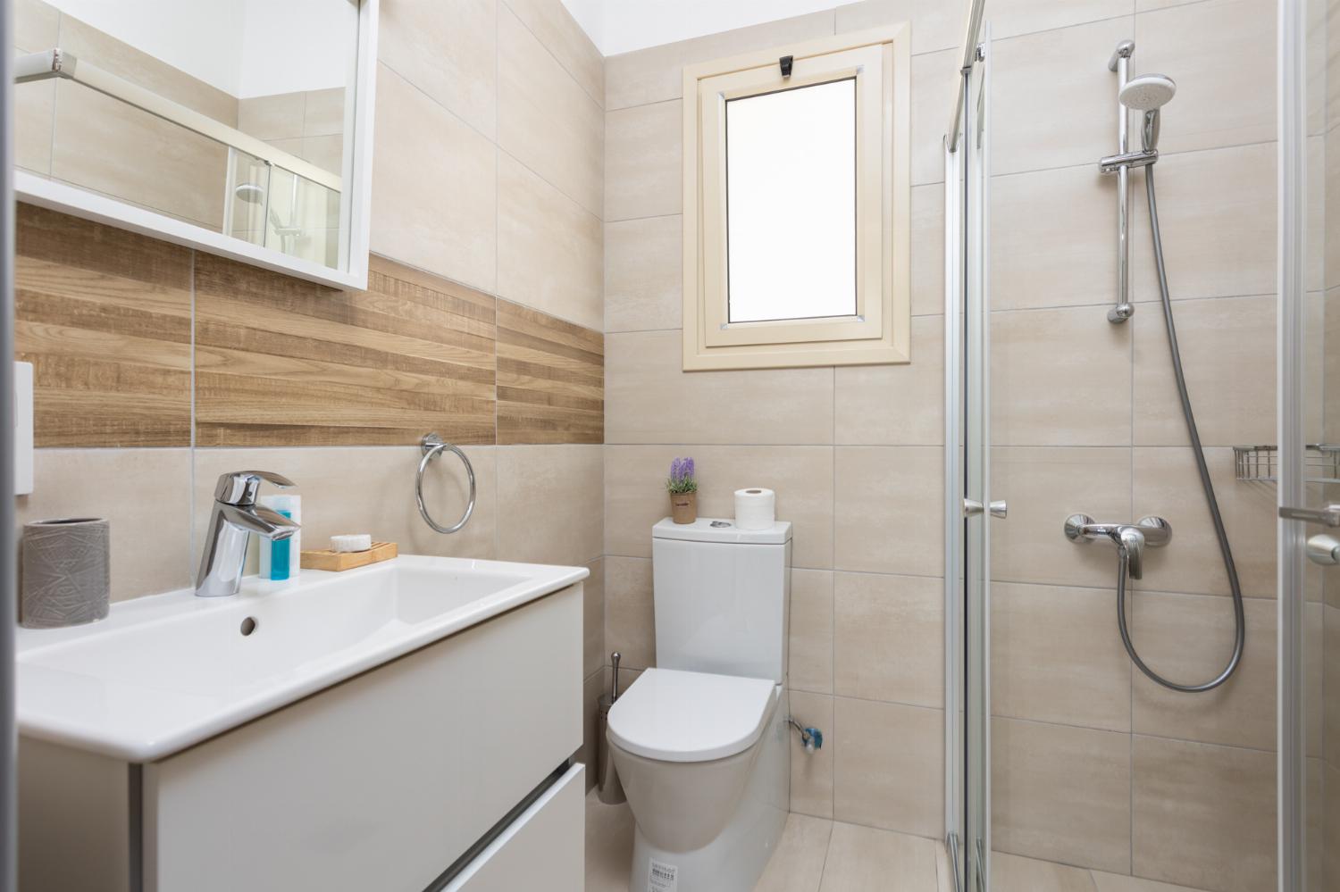En suite bathroom with shower