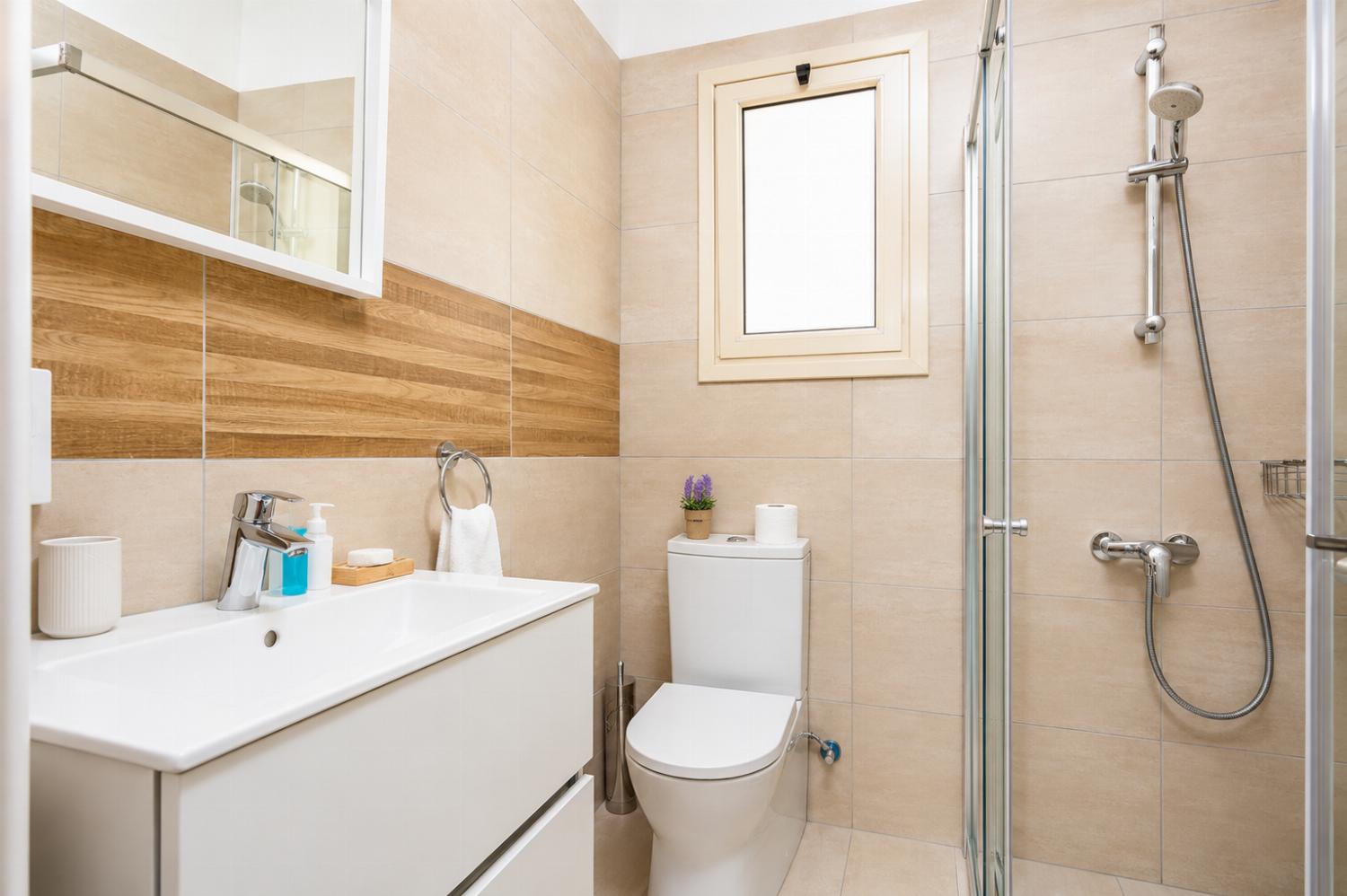 En suite bathroom with shower