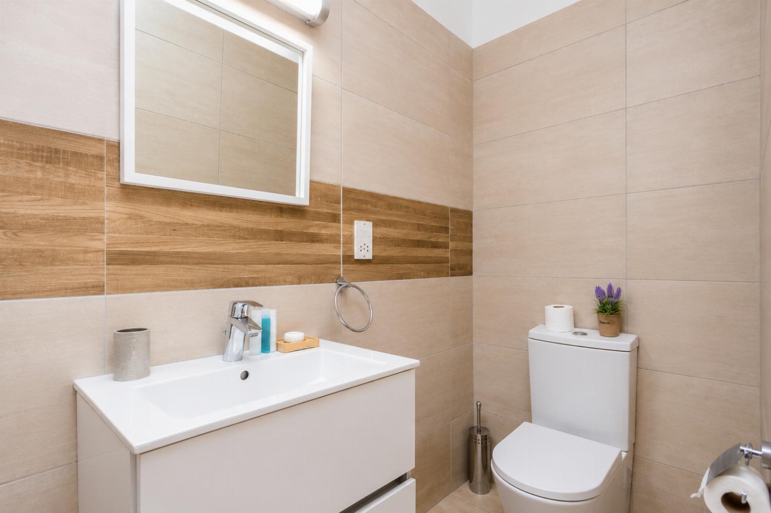 En suite bathroom with shower