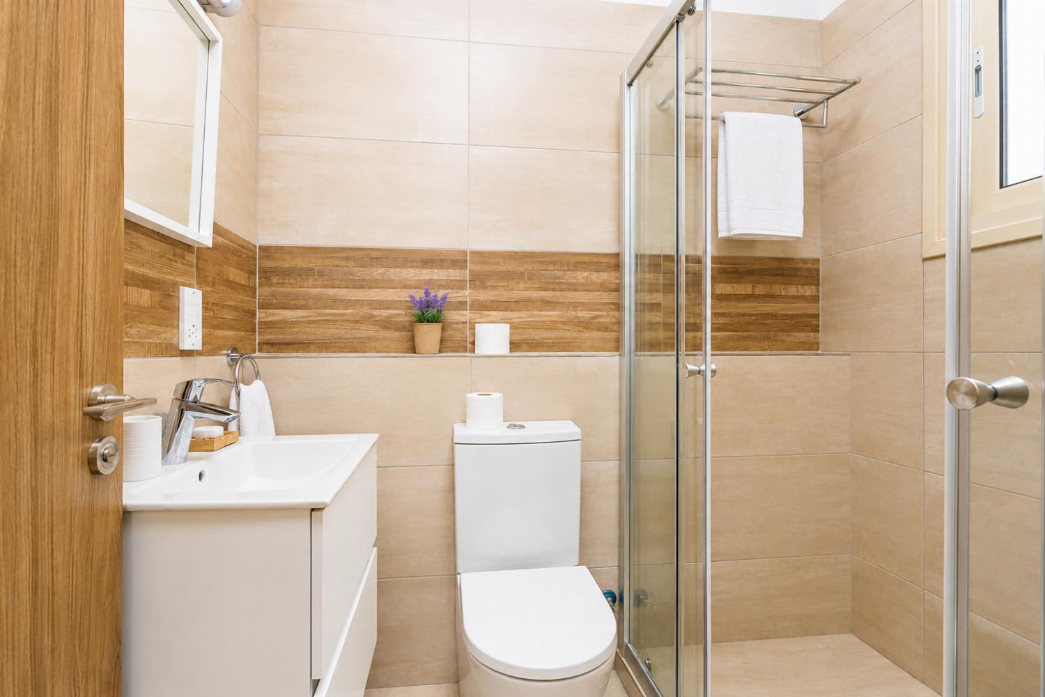 En suite bathroom with shower