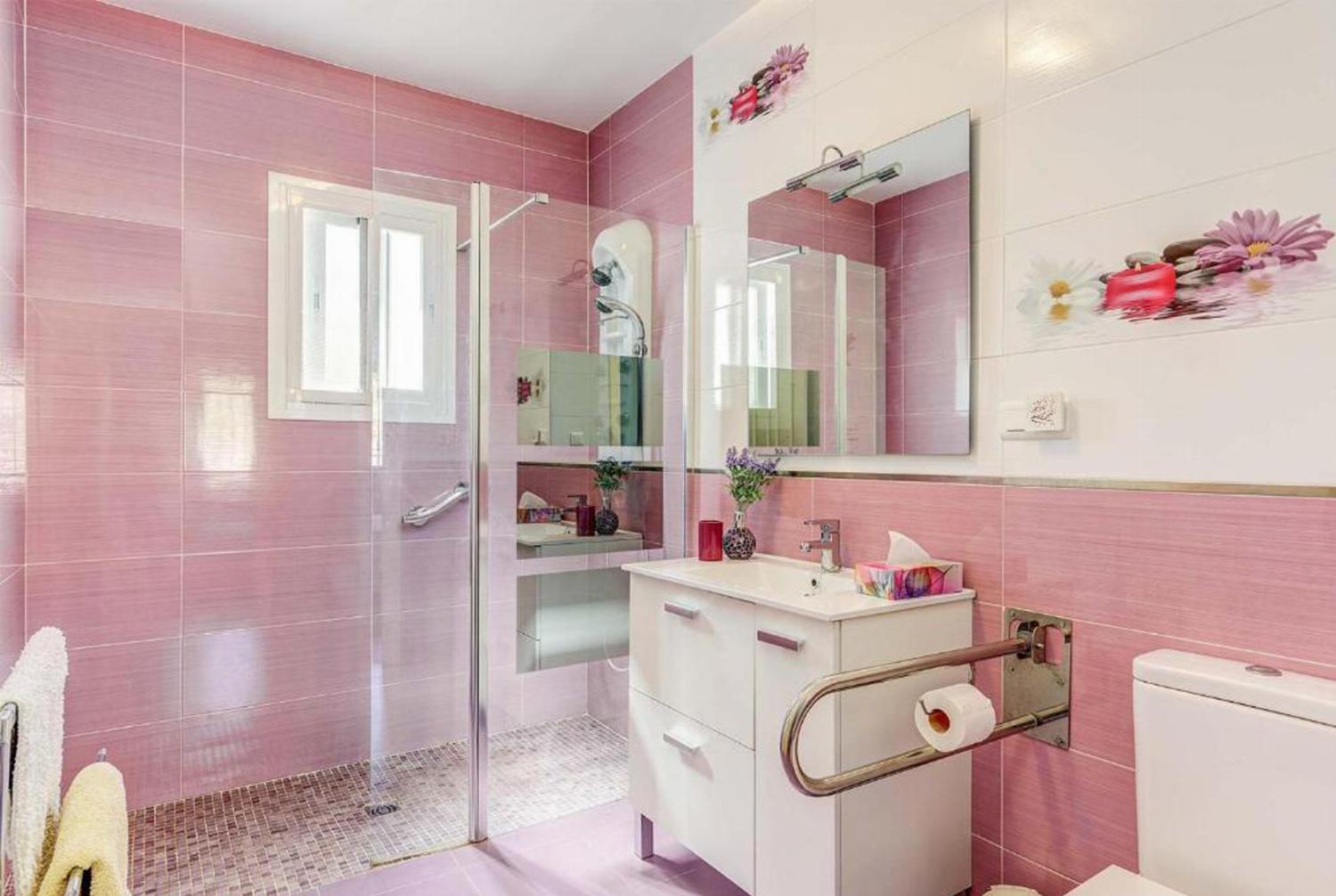 En suite bathroom with shower and WC