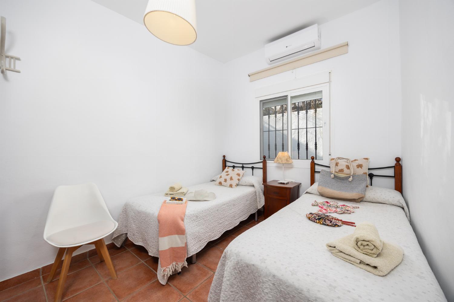 Twin bedroom with A/C