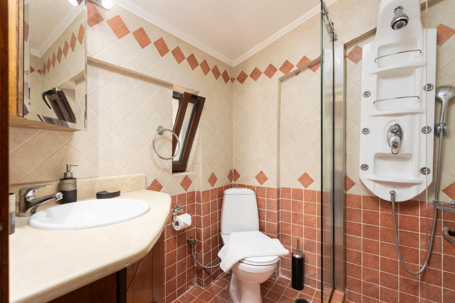 En suite bathroom with shower
