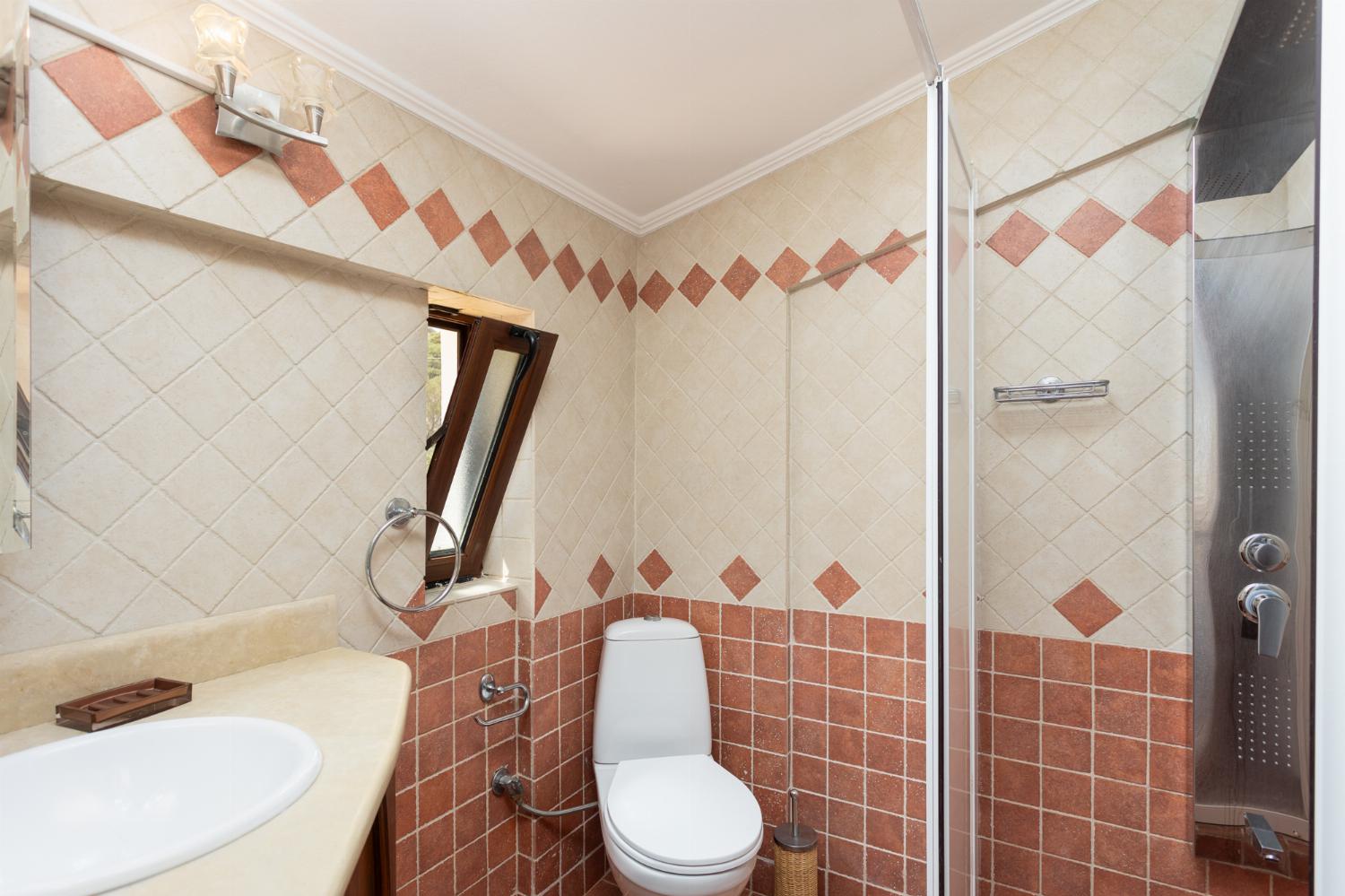 En suite bathroom with shower