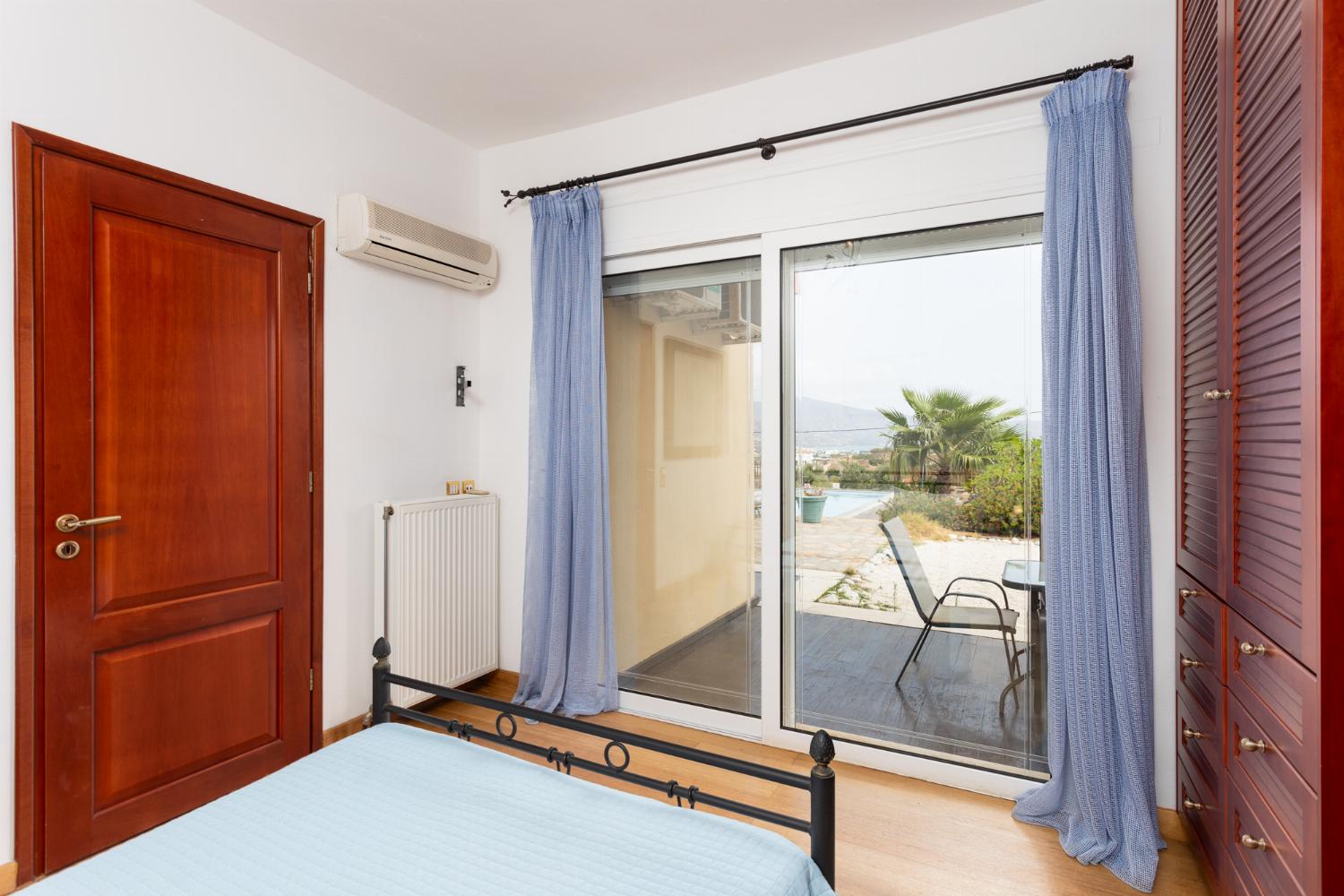 Double bedroom with en suite bathroom and A/C