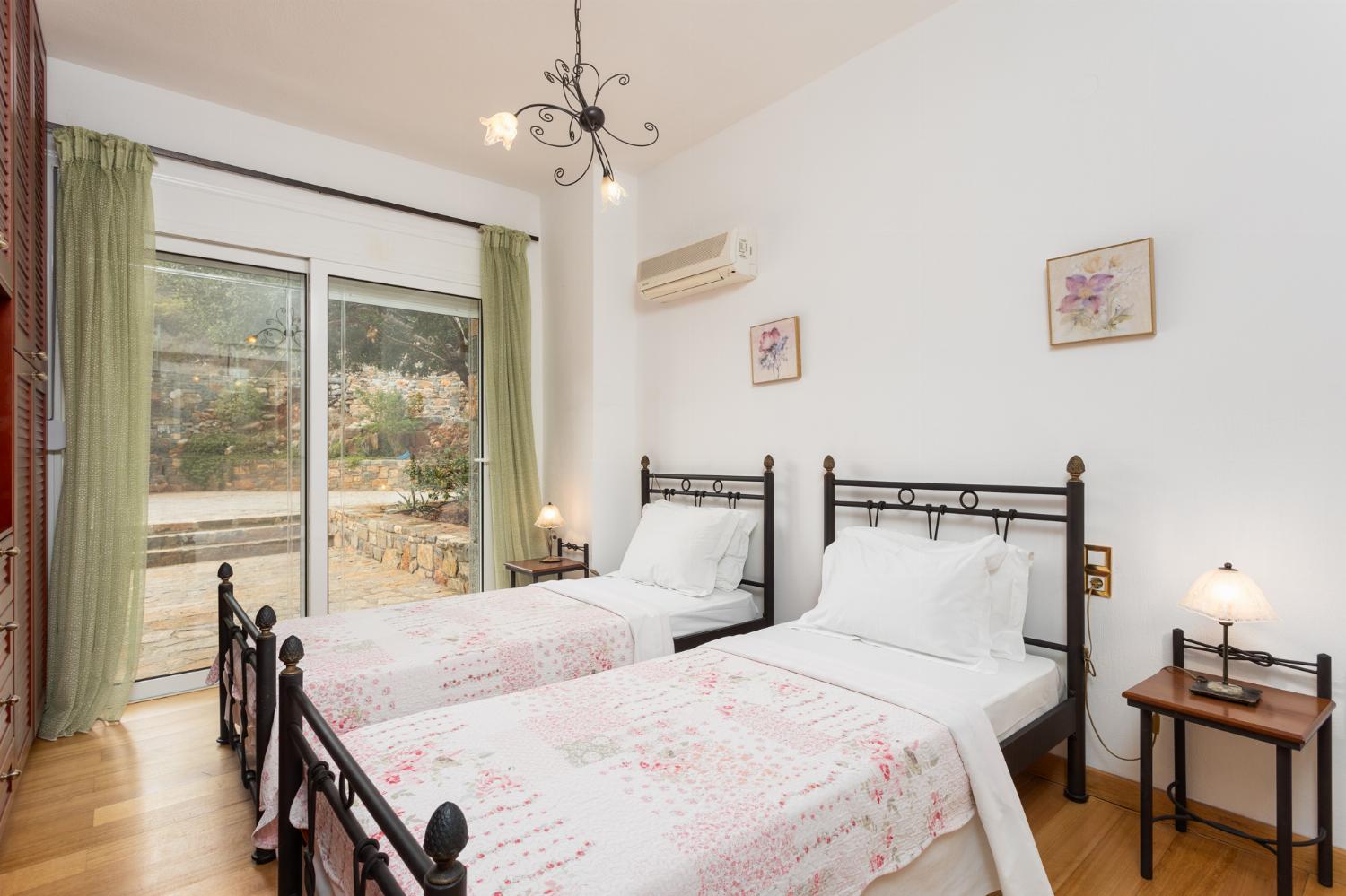 Twin bedroom with A/C