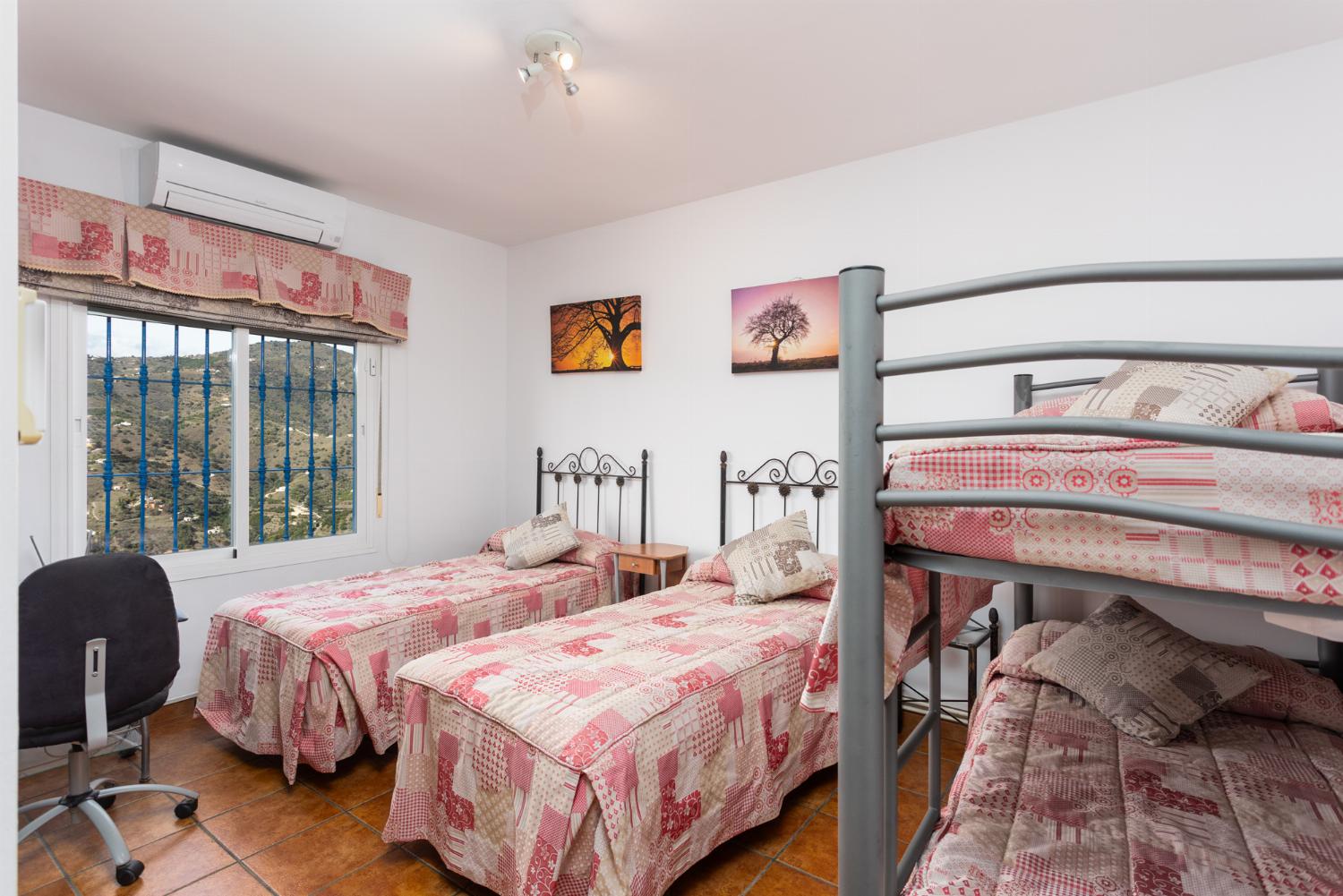 Twin bedroom with A/C