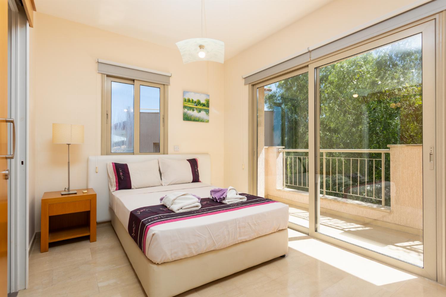 Double bedroom with en suite bathroom and A/C