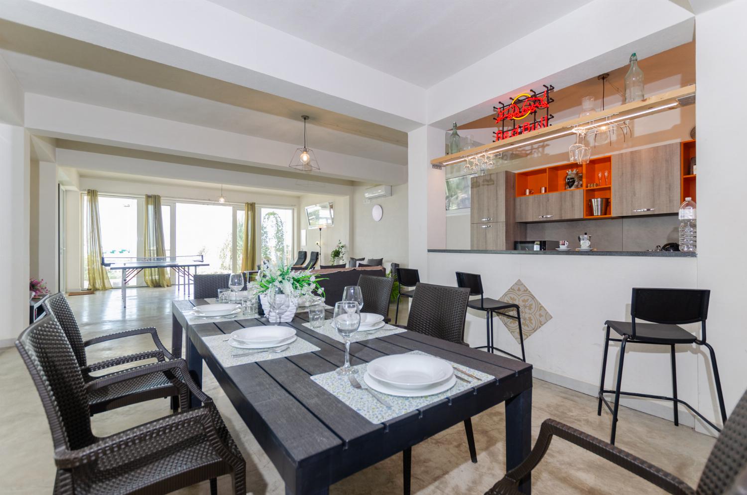 Equipped kitchen with dining area