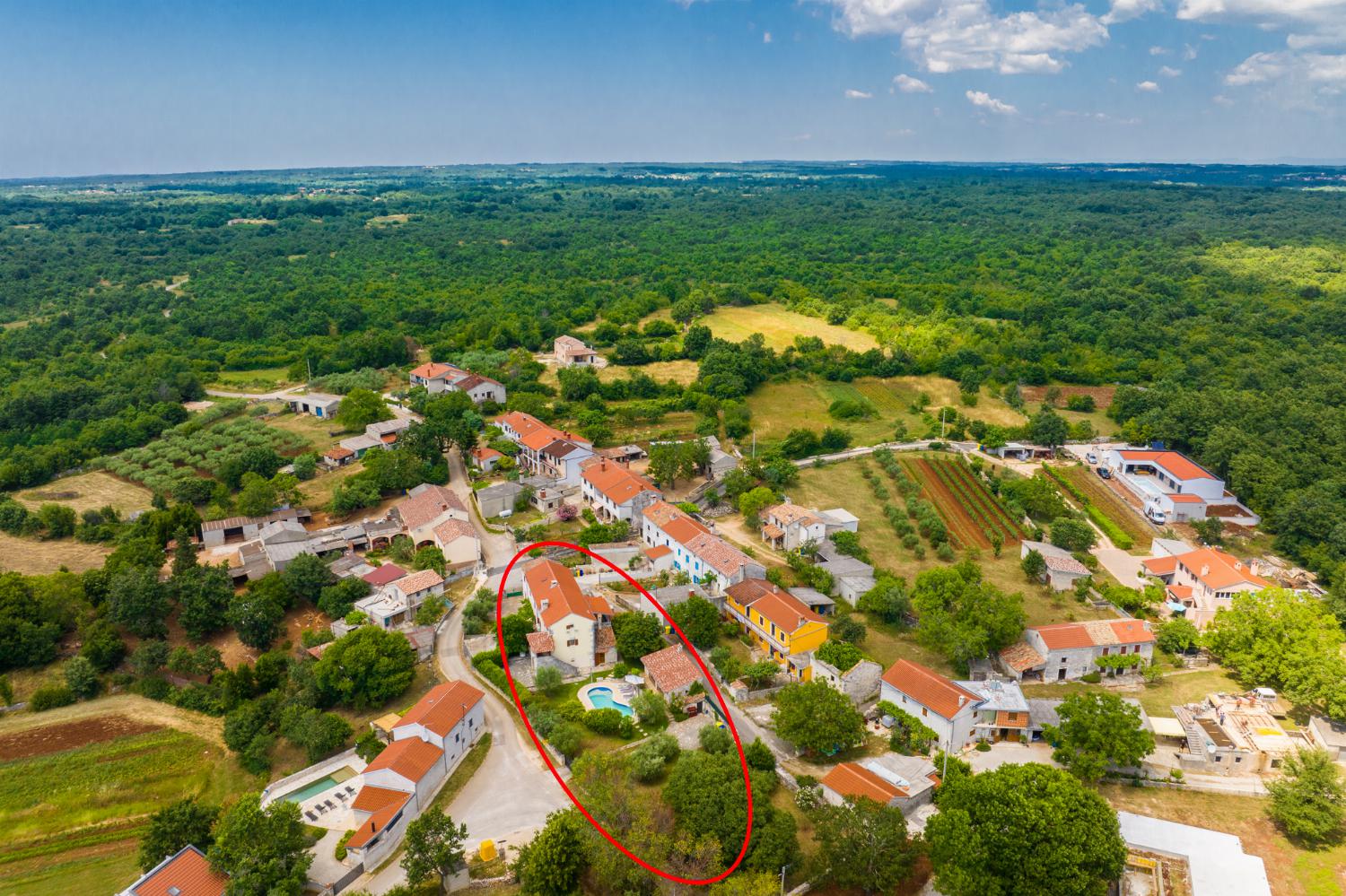 Aerial view showing location of Villa Di Vino