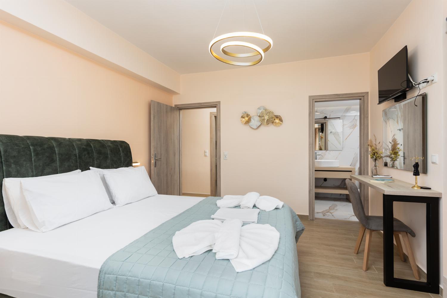 Double bedroom with en suite bathroom and A/C