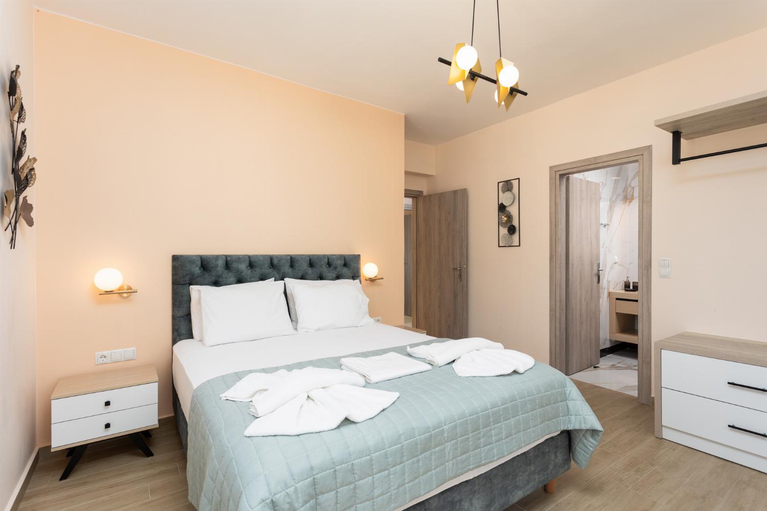 Double bedroom with en suite bathroom and A/C