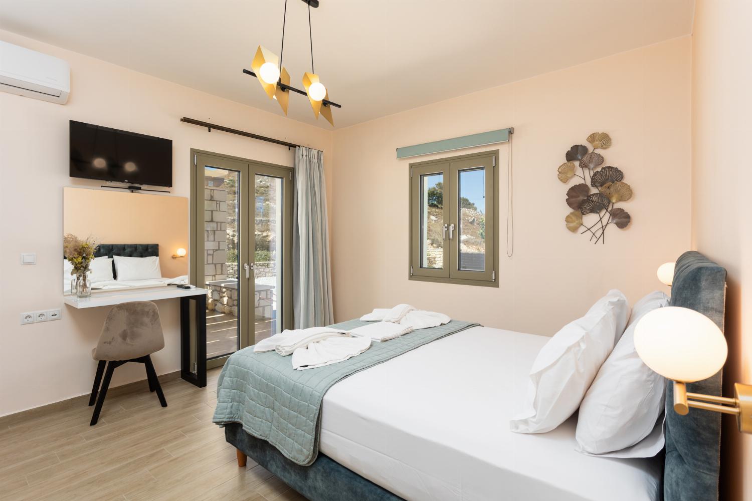 Double bedroom with en suite bathroom and A/C