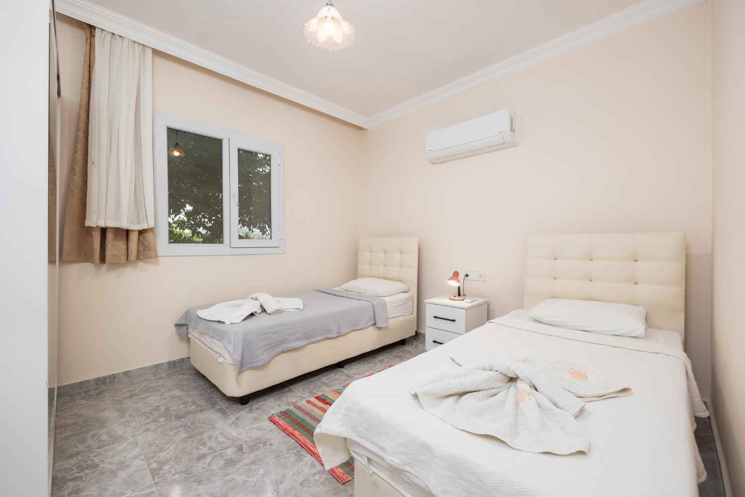 Twin bedroom with en suite bathroom and A/C