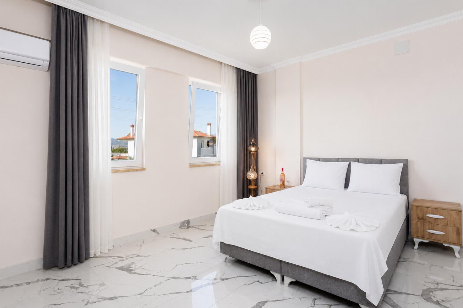 Double bedroom with ensuite bathroom and A/C