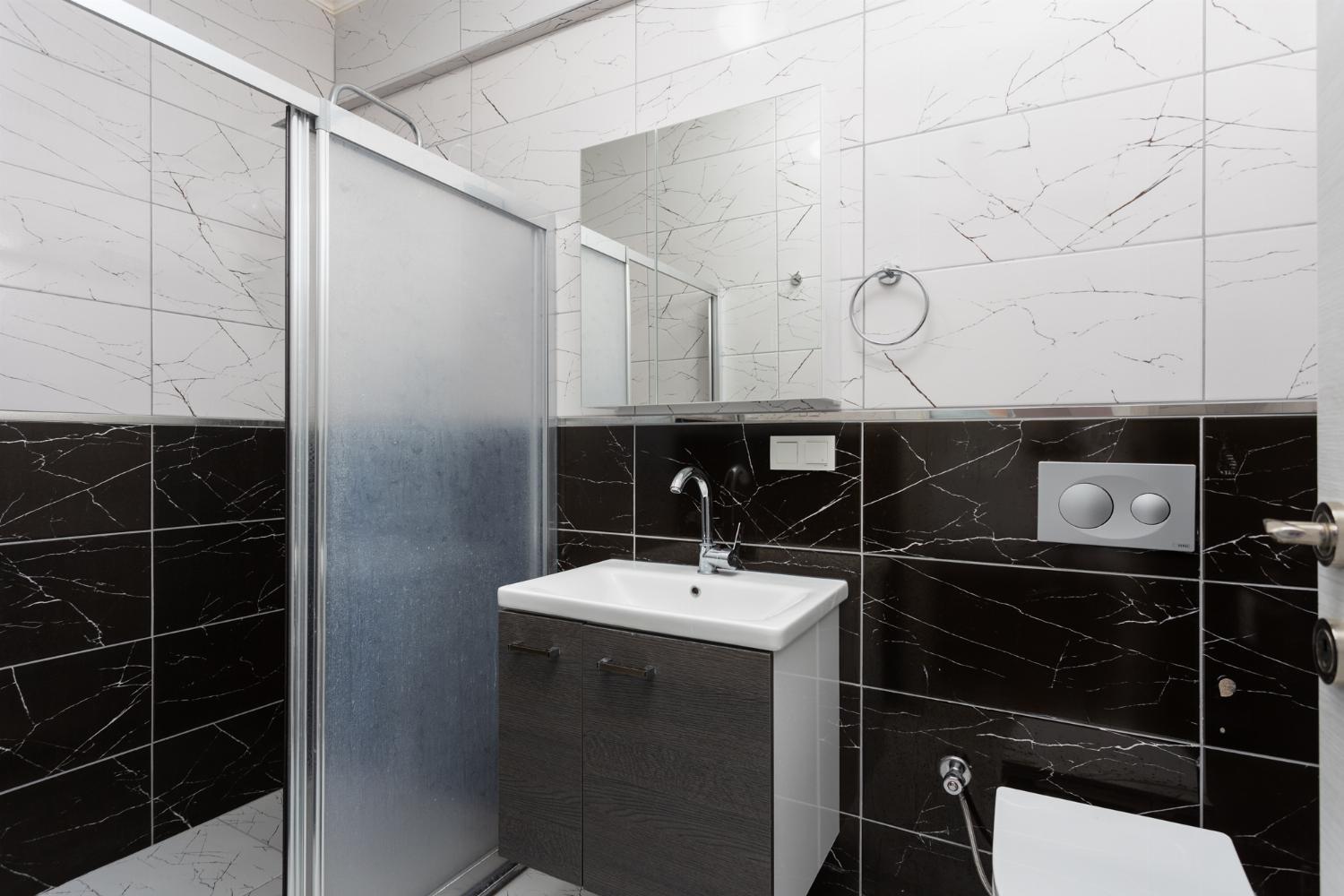 En suite bathroom with shower