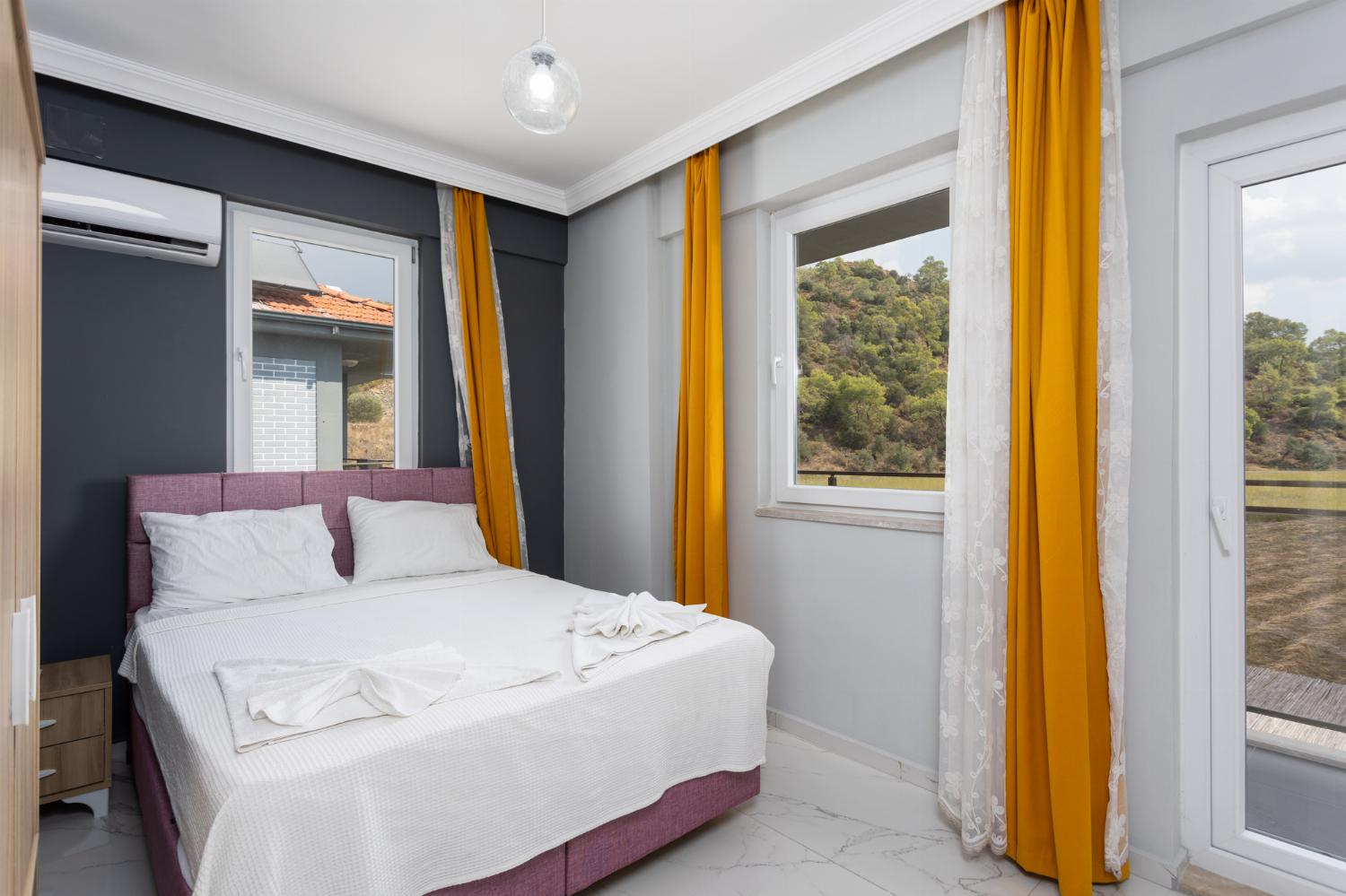 Double bedroom with en suite bathroom and A/C