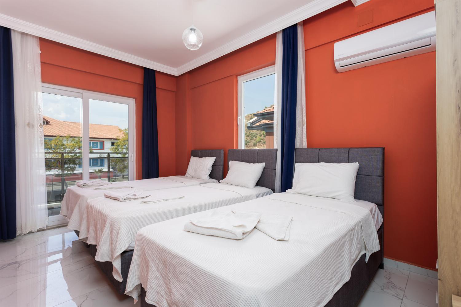 Bedroom with three single beds and A/C