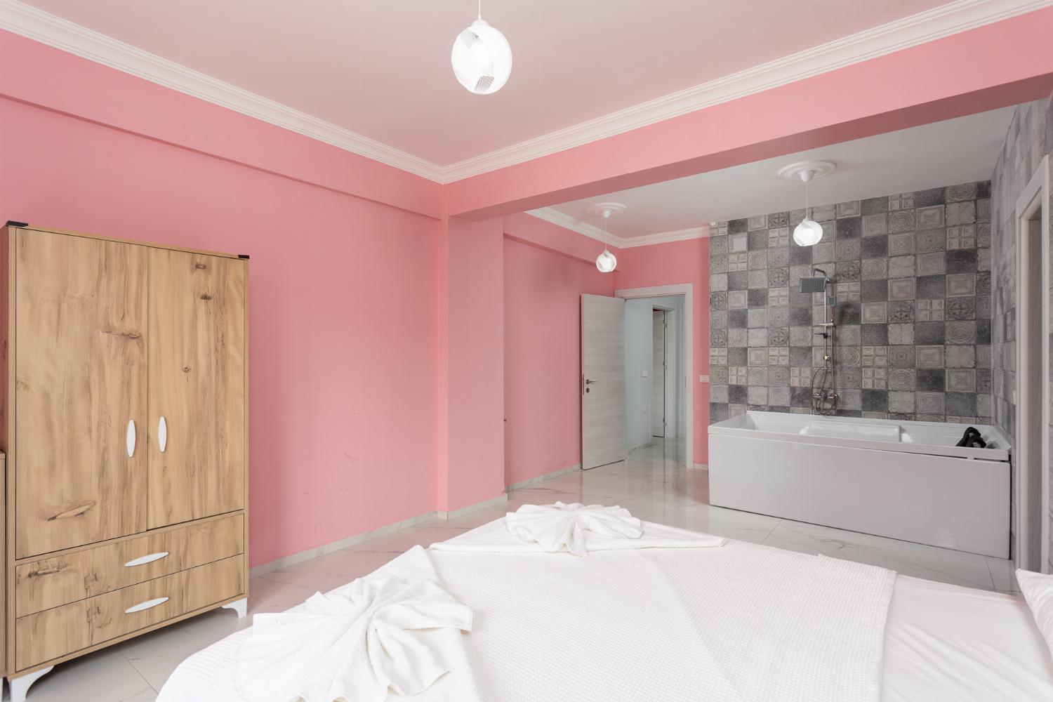 Double bedroom with en suite bathroom and A/C