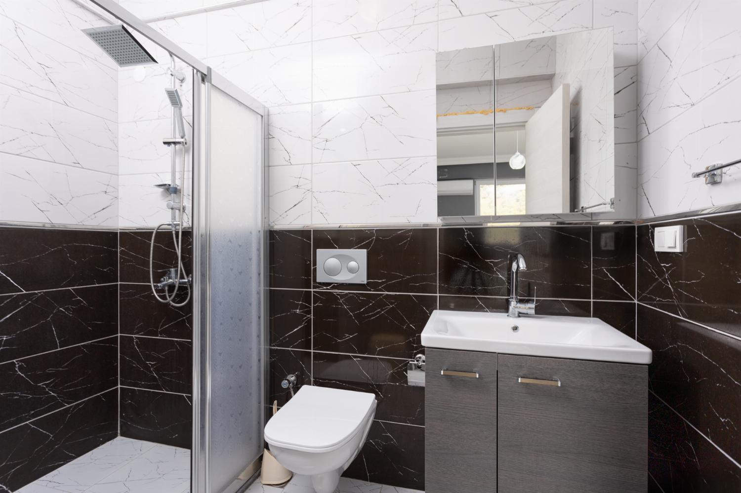 En suite bathroom with shower